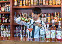 【佛山展翅調(diào)酒咖啡西點(diǎn)培訓(xùn)學(xué)?！空{(diào)酒師陳浩